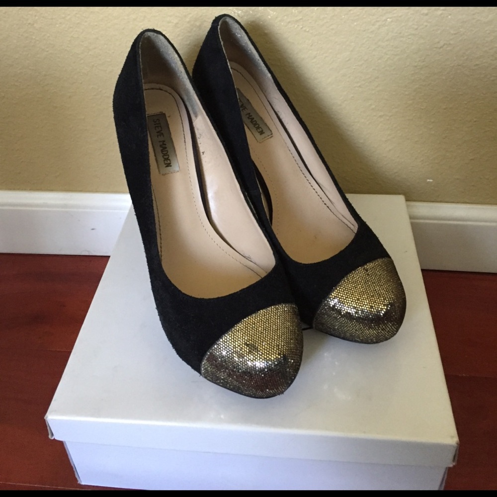 Steve Madden Black suede Gold High Heel Pumps